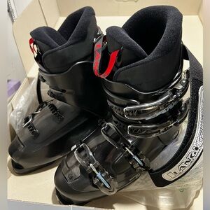 Lange woman driver speed W black ski boots